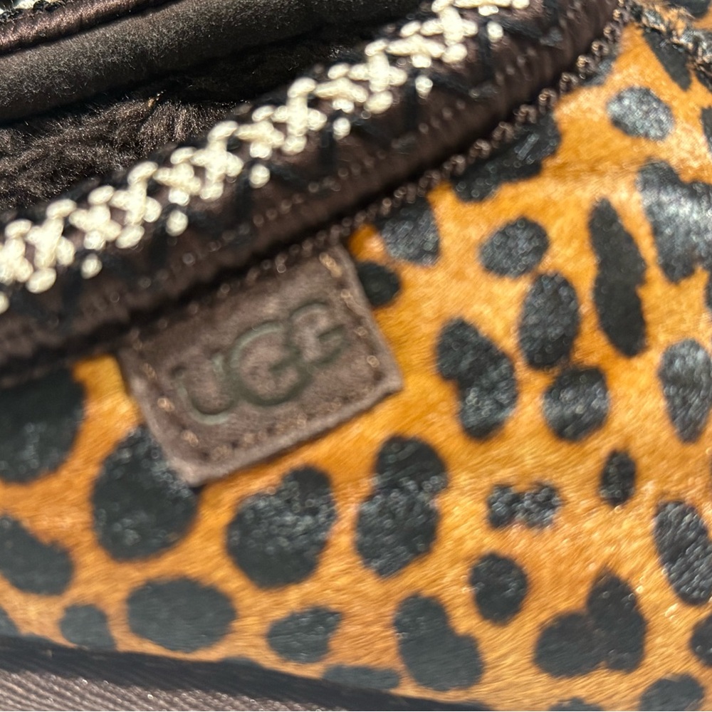 UGG ANTROPOLOGIE exclusive Leopard Slippers.
Size 7.5 can fit an 8 too. - Picture 4 of 9
